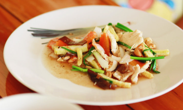 Тайская кухня - рецепт жареная курица с кешью